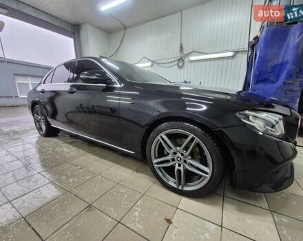 Черный Мерседес Е-Класс, объемом двигателя 1.95 л и пробегом 140 тыс. км за 35000 $, фото 5 на Automoto.ua