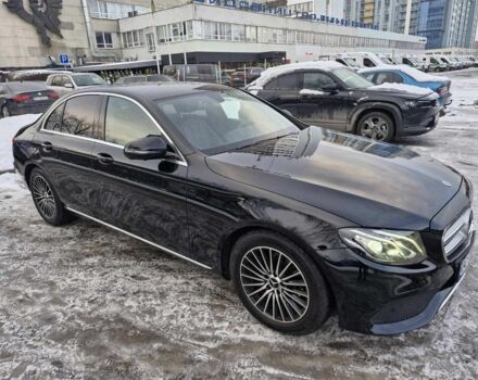 Черный Мерседес Е-Класс, объемом двигателя 2 л и пробегом 365 тыс. км за 22200 $, фото 1 на Automoto.ua