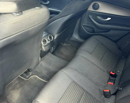 Чорний Мерседес Е-Клас, об'ємом двигуна 2 л та пробігом 216 тис. км за 27000 $, фото 10 на Automoto.ua