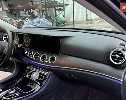 Черный Мерседес Е-Класс, объемом двигателя 2 л и пробегом 190 тыс. км за 26500 $, фото 17 на Automoto.ua