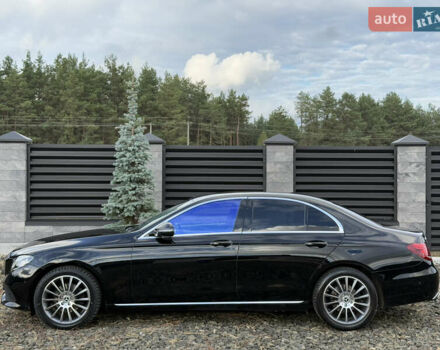 Черный Мерседес Е-Класс, объемом двигателя 2 л и пробегом 197 тыс. км за 29999 $, фото 5 на Automoto.ua