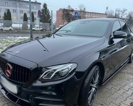 Черный Мерседес Е-Класс, объемом двигателя 0 л и пробегом 128 тыс. км за 25000 $, фото 1 на Automoto.ua