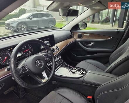 Черный Мерседес Е-Класс, объемом двигателя 1.95 л и пробегом 28 тыс. км за 37000 $, фото 14 на Automoto.ua
