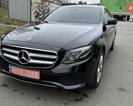 Черный Мерседес Е-Класс, объемом двигателя 2 л и пробегом 190 тыс. км за 26500 $, фото 1 на Automoto.ua
