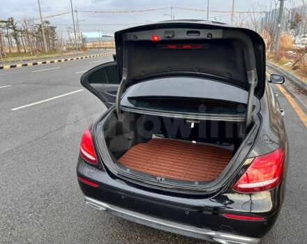 Чорний Мерседес Е-Клас, об'ємом двигуна 2 л та пробігом 94 тис. км за 19900 $, фото 5 на Automoto.ua