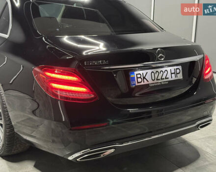 Черный Мерседес Е-Класс, объемом двигателя 2 л и пробегом 197 тыс. км за 29999 $, фото 17 на Automoto.ua