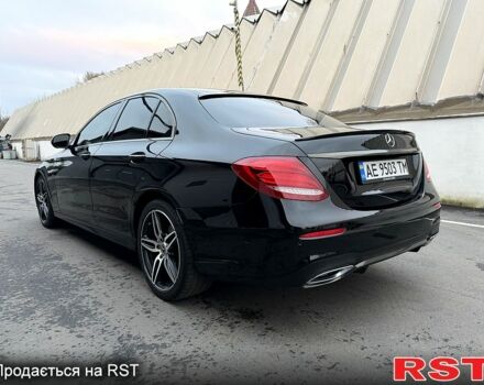 Черный Мерседес Е-Класс, объемом двигателя 2 л и пробегом 117 тыс. км за 33000 $, фото 4 на Automoto.ua