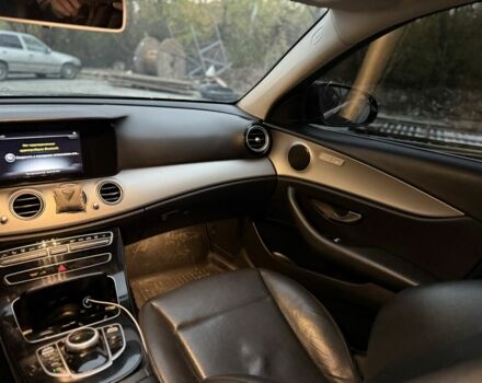Мерседес Е-Класс 2017 в Ужгороде на Automoto.ua Черный Мерседес Е-Класс, объемом двигателя 2 л и пробегом 300 тыс. км за 16500 $, фото 6 на Automoto.ua