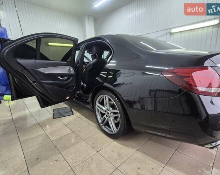 Черный Мерседес Е-Класс, объемом двигателя 1.95 л и пробегом 140 тыс. км за 35000 $, фото 7 на Automoto.ua