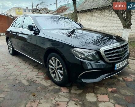 Черный Мерседес Е-Класс, объемом двигателя 1.95 л и пробегом 238 тыс. км за 33700 $, фото 3 на Automoto.ua