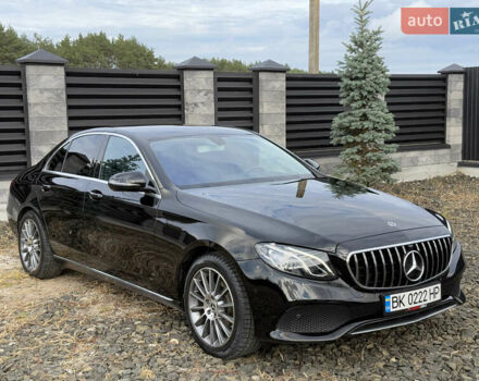 Черный Мерседес Е-Класс, объемом двигателя 2 л и пробегом 197 тыс. км за 29999 $, фото 3 на Automoto.ua