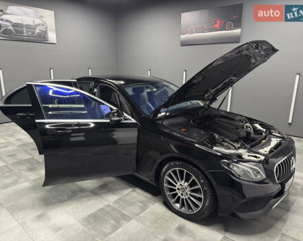 Черный Мерседес Е-Класс, объемом двигателя 2 л и пробегом 197 тыс. км за 29999 $, фото 60 на Automoto.ua