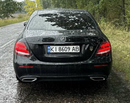 Мерседес Е-Клас 2017 у Києві на Automoto.ua Чорний Мерседес Е-Клас, об'ємом двигуна 1.95 л та пробігом 265 тис. км за 33200 $, фото 4 на Automoto.ua