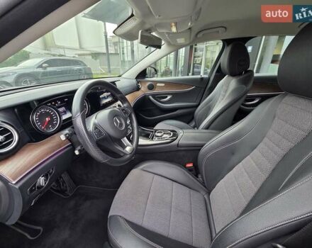 Черный Мерседес Е-Класс, объемом двигателя 1.95 л и пробегом 28 тыс. км за 37000 $, фото 13 на Automoto.ua