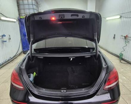 Черный Мерседес Е-Класс, объемом двигателя 1.95 л и пробегом 140 тыс. км за 35000 $, фото 6 на Automoto.ua