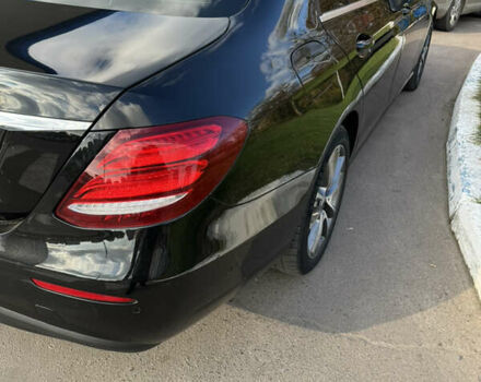 Чорний Мерседес Е-Клас, об'ємом двигуна 2 л та пробігом 220 тис. км за 24200 $, фото 5 на Automoto.ua