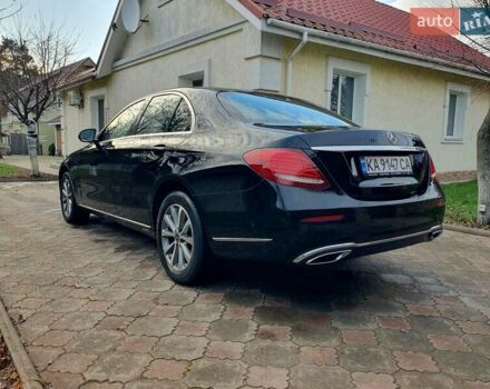 Черный Мерседес Е-Класс, объемом двигателя 1.95 л и пробегом 238 тыс. км за 33700 $, фото 1 на Automoto.ua