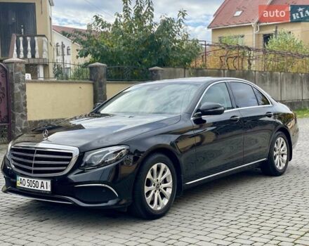 Мерседес Е-Класс 2017 в Мукачеве на Automoto.ua Черный Мерседес Е-Класс, объемом двигателя 1.99 л и пробегом 92 тыс. км за 33900 $, фото 6 на Automoto.ua