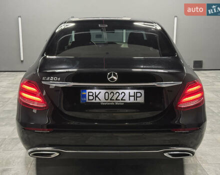 Черный Мерседес Е-Класс, объемом двигателя 2 л и пробегом 197 тыс. км за 29999 $, фото 19 на Automoto.ua