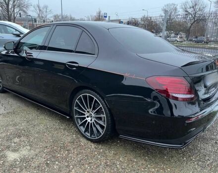 Черный Мерседес Е-Класс, объемом двигателя 0 л и пробегом 128 тыс. км за 25000 $, фото 5 на Automoto.ua