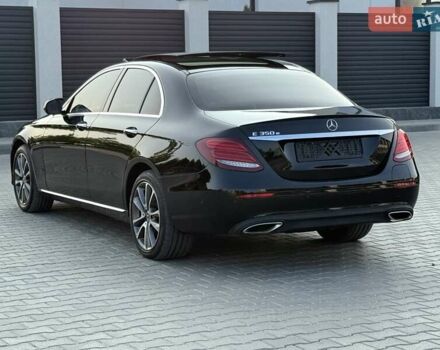 Черный Мерседес Е-Класс, объемом двигателя 2 л и пробегом 113 тыс. км за 33500 $, фото 31 на Automoto.ua