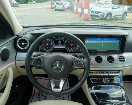 Чорний Мерседес Е-Клас, об'ємом двигуна 2 л та пробігом 31 тис. км за 20999 $, фото 9 на Automoto.ua