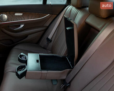 Черный Мерседес Е-Класс, объемом двигателя 1.95 л и пробегом 225 тыс. км за 35500 $, фото 58 на Automoto.ua