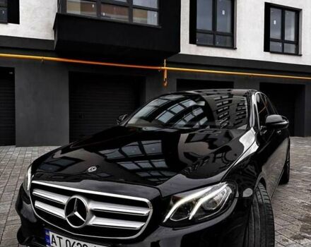 Чорний Мерседес Е-Клас, об'ємом двигуна 2 л та пробігом 405 тис. км за 22800 $, фото 1 на Automoto.ua