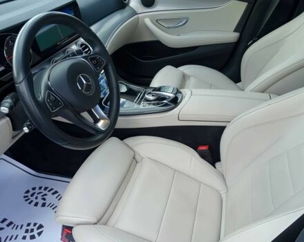 Чорний Мерседес Е-Клас, об'ємом двигуна 2 л та пробігом 31 тис. км за 20999 $, фото 8 на Automoto.ua