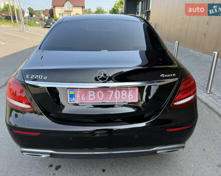Черный Мерседес Е-Класс, объемом двигателя 2 л и пробегом 145 тыс. км за 28500 $, фото 3 на Automoto.ua