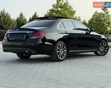 Черный Мерседес Е-Класс, объемом двигателя 2 л и пробегом 113 тыс. км за 33500 $, фото 3 на Automoto.ua