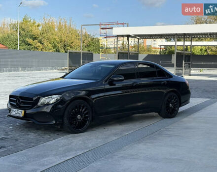 Черный Мерседес Е-Класс, объемом двигателя 2 л и пробегом 227 тыс. км за 27000 $, фото 2 на Automoto.ua