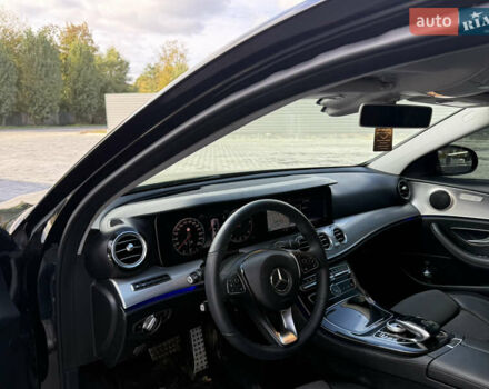Черный Мерседес Е-Класс, объемом двигателя 2 л и пробегом 227 тыс. км за 27000 $, фото 7 на Automoto.ua