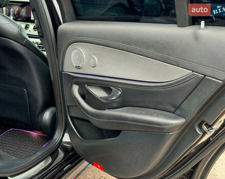 Чорний Мерседес Е-Клас, об'ємом двигуна 2 л та пробігом 230 тис. км за 35640 $, фото 21 на Automoto.ua