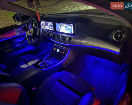 Черный Мерседес Е-Класс, объемом двигателя 1.95 л и пробегом 199 тыс. км за 27600 $, фото 4 на Automoto.ua