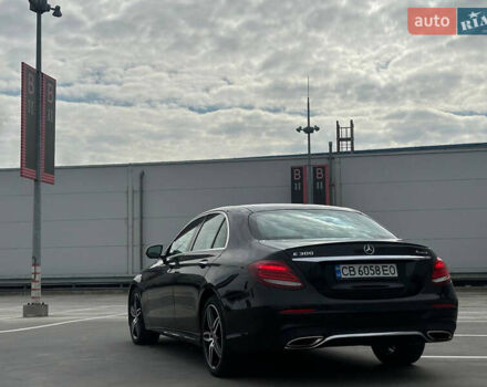 Черный Мерседес Е-Класс, объемом двигателя 2 л и пробегом 87 тыс. км за 32000 $, фото 11 на Automoto.ua