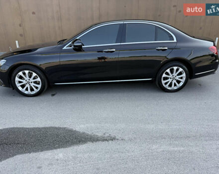 Черный Мерседес Е-Класс, объемом двигателя 2 л и пробегом 145 тыс. км за 28500 $, фото 1 на Automoto.ua