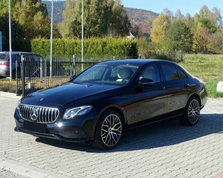 Чорний Мерседес Е-Клас, об'ємом двигуна 2 л та пробігом 31 тис. км за 20999 $, фото 2 на Automoto.ua