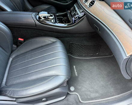 Черный Мерседес Е-Класс, объемом двигателя 2 л и пробегом 145 тыс. км за 28500 $, фото 18 на Automoto.ua