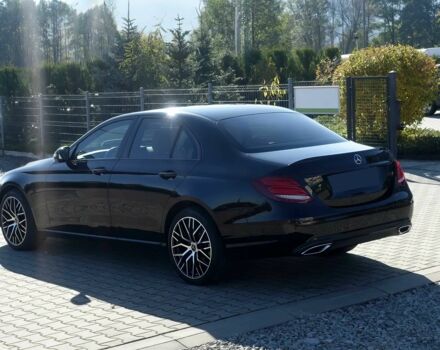 Чорний Мерседес Е-Клас, об'ємом двигуна 2 л та пробігом 31 тис. км за 20999 $, фото 6 на Automoto.ua