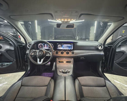 Чорний Мерседес Е-Клас, об'ємом двигуна 1.95 л та пробігом 80 тис. км за 28000 $, фото 3 на Automoto.ua