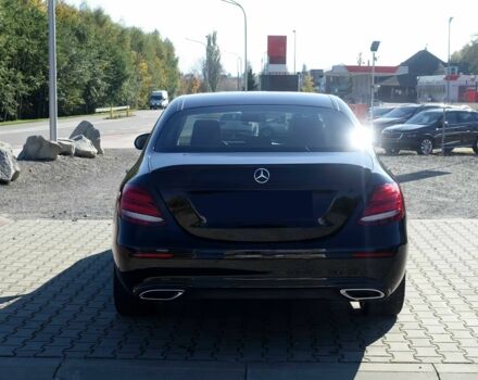 Чорний Мерседес Е-Клас, об'ємом двигуна 2 л та пробігом 31 тис. км за 20999 $, фото 5 на Automoto.ua