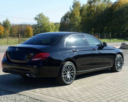 Чорний Мерседес Е-Клас, об'ємом двигуна 2 л та пробігом 31 тис. км за 20999 $, фото 4 на Automoto.ua
