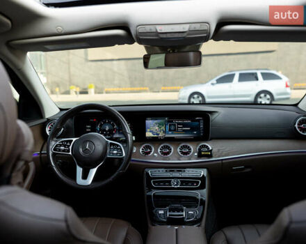 Черный Мерседес Е-Класс, объемом двигателя 1.95 л и пробегом 225 тыс. км за 35500 $, фото 53 на Automoto.ua