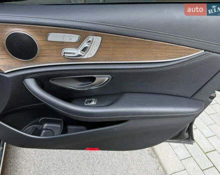 Черный Мерседес Е-Класс, объемом двигателя 2 л и пробегом 145 тыс. км за 28500 $, фото 19 на Automoto.ua