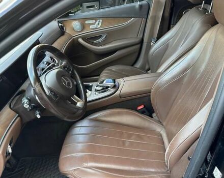 Черный Мерседес Е-Класс, объемом двигателя 1.95 л и пробегом 255 тыс. км за 32721 $, фото 5 на Automoto.ua