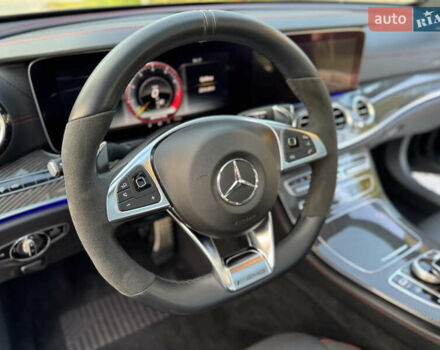 Черный Мерседес Е-Класс, объемом двигателя 3 л и пробегом 30 тыс. км за 55000 $, фото 30 на Automoto.ua