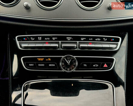 Чорний Мерседес Е-Клас, об'ємом двигуна 2 л та пробігом 230 тис. км за 35640 $, фото 35 на Automoto.ua