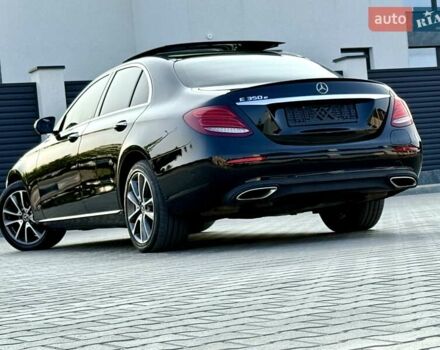 Черный Мерседес Е-Класс, объемом двигателя 2 л и пробегом 113 тыс. км за 33500 $, фото 1 на Automoto.ua