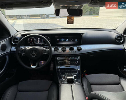 Черный Мерседес Е-Класс, объемом двигателя 2 л и пробегом 227 тыс. км за 27000 $, фото 9 на Automoto.ua